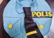  Polisuniforms-tårta 