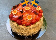  Jordgubbstårta med krokant