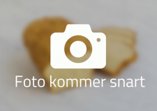  Hallon och blåbärstårta med gräddkant